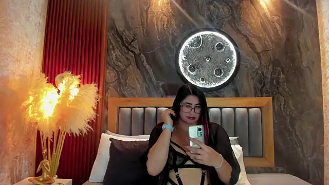 Snapshot of BellaPeers_ chatting on 11.21.25 BellaPeers online show from 11.21.25