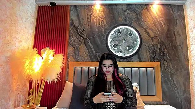 Snapshot of BellaPeers_ chatting on 12.03.25 BellaPeers online show from 12.03.25