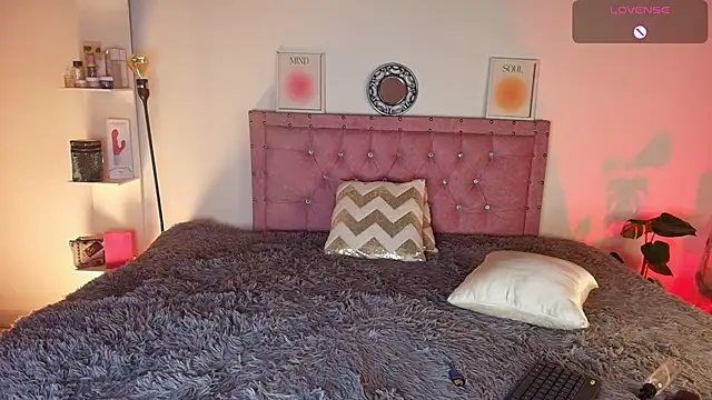 April Scarlett online show from 11.06.25