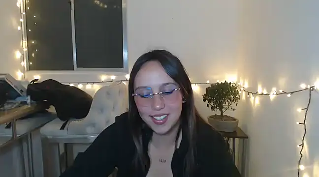 Snapshot of Skarlet_Adams28 chatting on 01.28.25 Skarlet Adams28 online show from 01.28.25