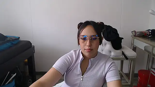 Snapshot of Skarlet_Adams28 chatting on 02.06.25 Skarlet Adams28 online show from 02.06.25