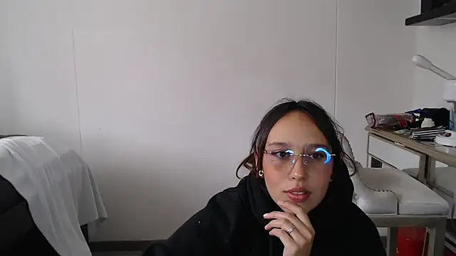 Snapshot of Skarlet_Adams28 chatting on 02.11.25 Skarlet Adams28 online show from 02.11.25