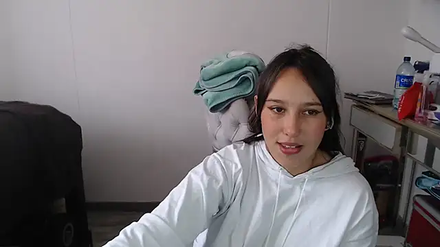 Snapshot of Skarlet_Adams28 chatting on 02.17.25 Skarlet Adams28 online show from 02.17.25