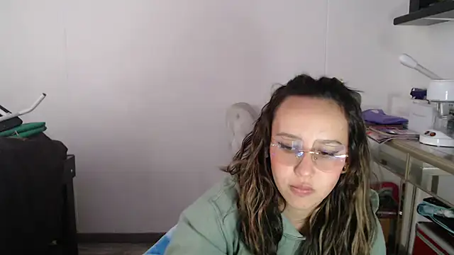 Snapshot of Skarlet_Adams28 chatting on 03.04.25 Skarlet Adams28 online show from 03.04.25