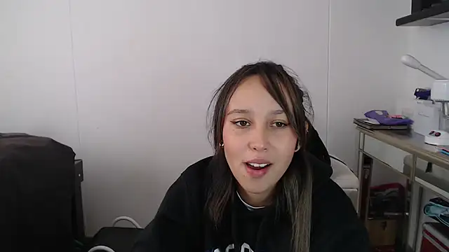 Snapshot of Skarlet_Adams28 chatting on 03.06.25 Skarlet Adams28 online show from 03.06.25