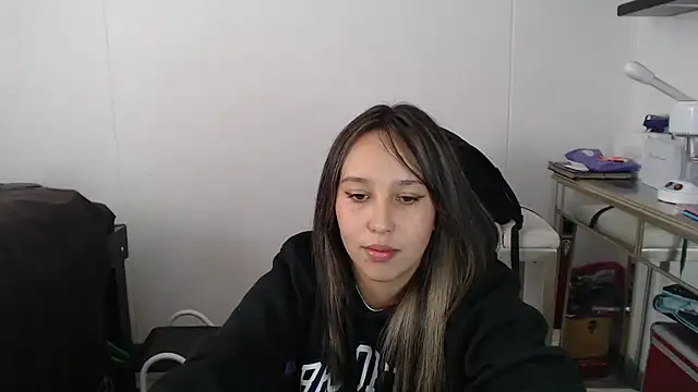 Snapshot of Skarlet_Adams28 chatting on 03.06.25 Skarlet Adams28 online show from 03.06.25