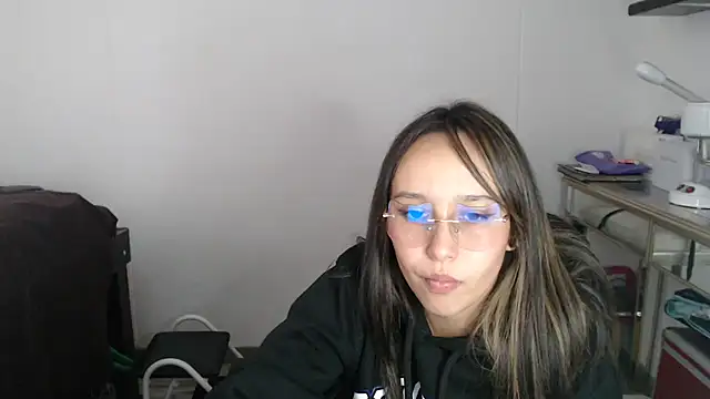 Snapshot of Skarlet_Adams28 chatting on 03.06.25 Skarlet Adams28 online show from 03.06.25