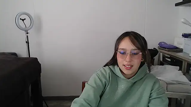 Snapshot of Skarlet_Adams28 chatting on 03.10.25 Skarlet Adams28 online show from 03.10.25