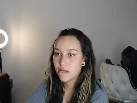 Snapshot of Skarlet_Adams28 chatting on 03.13.25 Skarlet Adams28 online show from 03.13.25