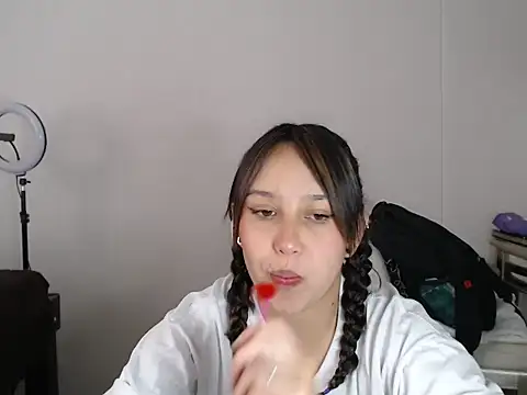 Snapshot of Skarlet_Adams28 chatting on 03.14.25 Skarlet Adams28 online show from 03.14.25