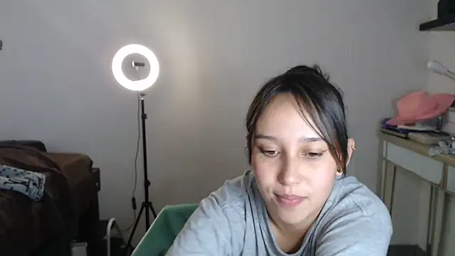 Snapshot of Skarlet_Adams28 chatting on 03.19.25 Skarlet Adams28 online show from 03.19.25