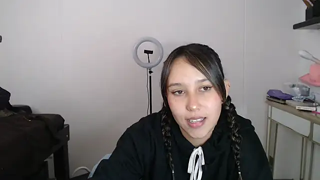 Snapshot of Skarlet_Adams28 chatting on 03.21.25 Skarlet Adams28 online show from 03.21.25