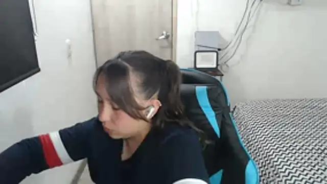 Snapshot of Skarlet_Adams28 chatting on 12.04.25 Skarlet Adams28 online show from 12.04.25