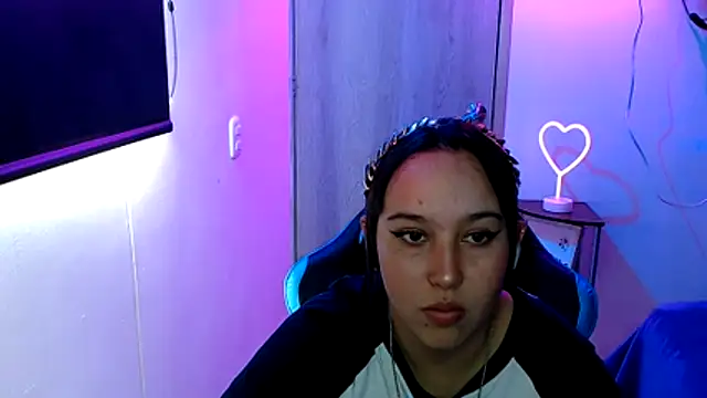 Snapshot of Skarlet_Adams28 chatting on 04.28.26 Skarlet Adams28 online show from 04.28.26