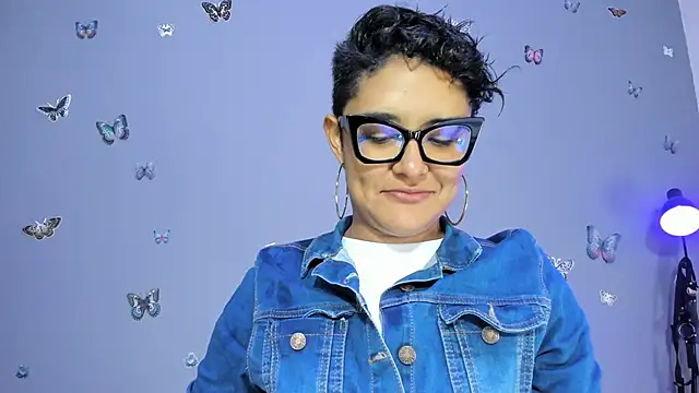 Snapshot of Kaira_mosse chatting on 10.17.25 Kaira mosse online show from 10.17.25