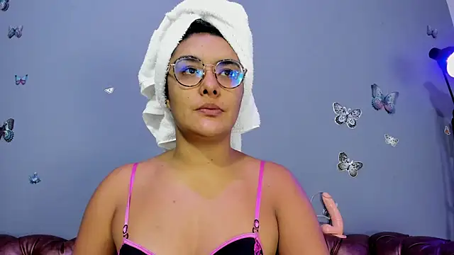 Snapshot of Kaira_mosse chatting on 11.22.25 Kaira mosse online show from 11.22.25