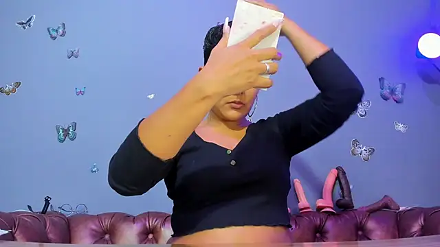 Snapshot of Kaira_mosse chatting on 12.20.25 Kaira mosse online show from 12.20.25