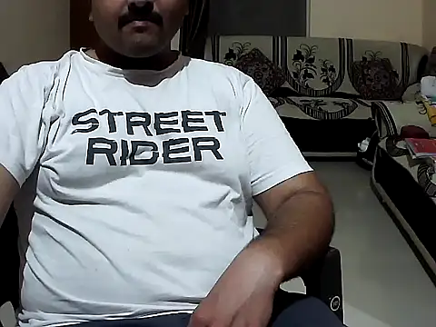Snapshot of Akhil3290 chatting on 06.11.26 Akhil3290 online show from 06.11.26