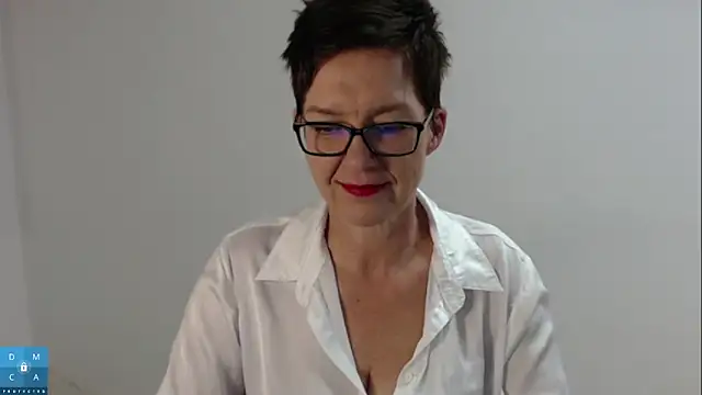 Snapshot of Sofie69Velvet chatting on 11.24.25 Sofie69Velvet online show from 11.24.25