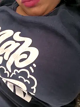 Snapshot of zofikhan chatting on 11.19.25 zofikhan online show from 11.19.25