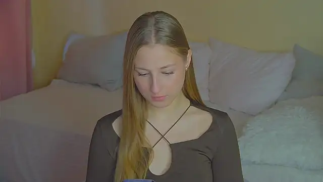 BritneyCruze online show from 11.18.25