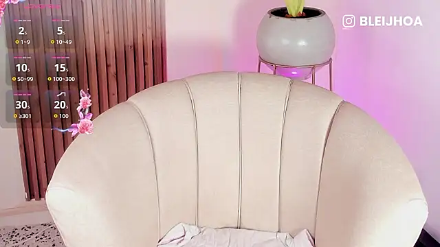 Snapshot of kenayfox chatting on 02.19.26 kenayfox online show from 02.19.26