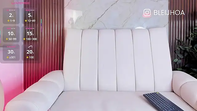 Snapshot of kenayfox chatting on 02.21.26 kenayfox online show from 02.21.26