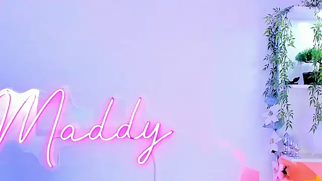 Snapshot of MaddyParisi chatting on 02.07.25 MaddyParisi online show from 02.07.25