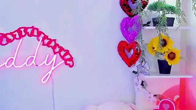 Snapshot of MaddyParisi chatting on 02.14.25 MaddyParisi online show from 02.14.25