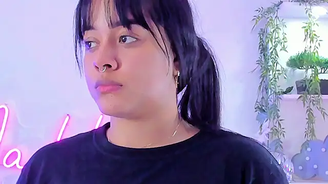 Snapshot of MaddyParisi chatting on 03.04.25 MaddyParisi online show from 03.04.25