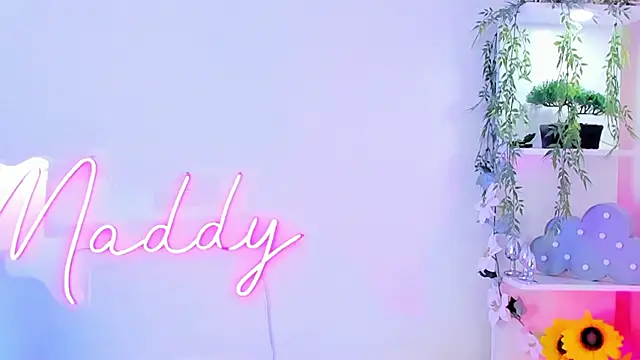 Snapshot of MaddyParisi chatting on 03.05.25 MaddyParisi online show from 03.05.25