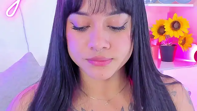 Snapshot of MaddyParisi chatting on 03.05.25 MaddyParisi online show from 03.05.25