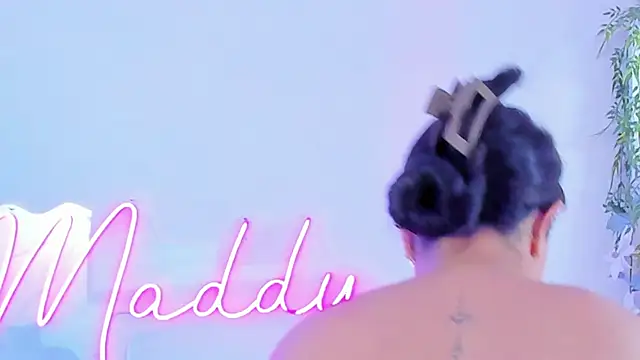 Snapshot of MaddyParisi chatting on 03.08.25 MaddyParisi online show from 03.08.25