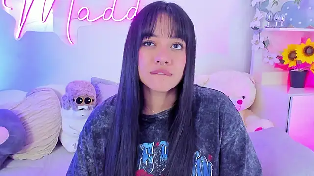 Snapshot of MaddyParisi chatting on 03.11.25 MaddyParisi online show from 03.11.25