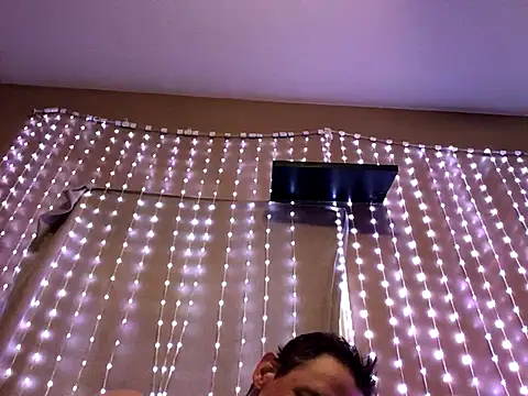 Snapshot of Highfrog1 chatting on 10.08.25 Highfrog1 online show from 10.08.25