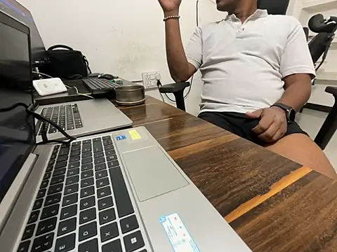 Snapshot of real_meet_girl_finding_in chatting on 10.13.25 real meet girl finding in online show from 10.13.25