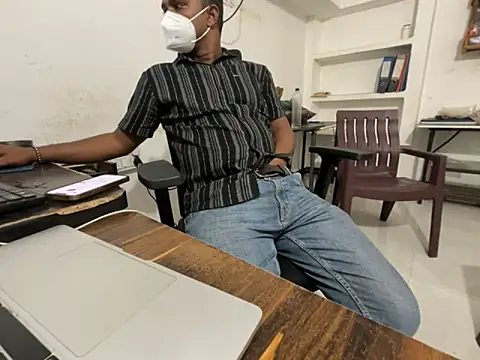 Snapshot of real_meet_girl_finding_in chatting on 10.15.25 real meet girl finding in online show from 10.15.25