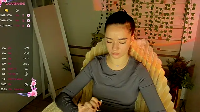 Snapshot of Bella_XO chatting on 09.19.25 Bella XO online show from 09.19.25