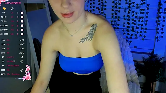 Snapshot of Bella_XO chatting on 09.20.25 Bella XO online show from 09.20.25