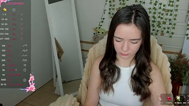 Snapshot of Bella_XO chatting on 09.22.25 Bella XO online show from 09.22.25