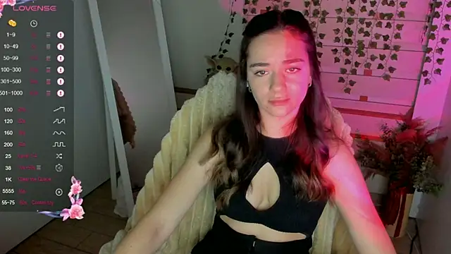 Snapshot of Bella_XO chatting on 09.23.25 Bella XO online show from 09.23.25
