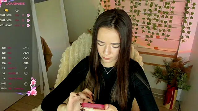 Snapshot of Bella_XO chatting on 09.25.25 Bella XO online show from 09.25.25
