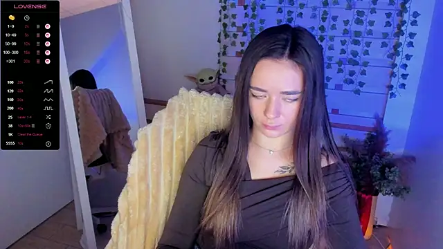 Snapshot of Bella_XO chatting on 09.28.25 Bella XO online show from 09.28.25