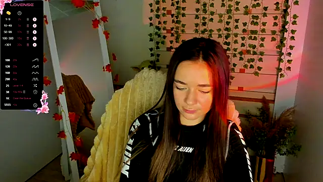 Snapshot of Bella_XO chatting on 10.10.25 Bella XO online show from 10.10.25