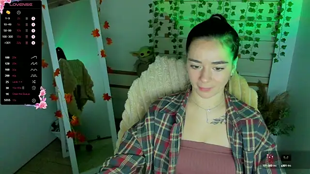 Snapshot of Bella_XO chatting on 10.13.25 Bella XO online show from 10.13.25
