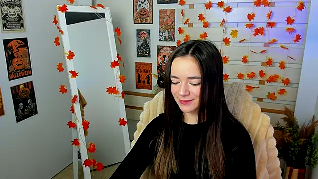 Snapshot of Bella_XO chatting on 10.17.25 Bella XO online show from 10.17.25