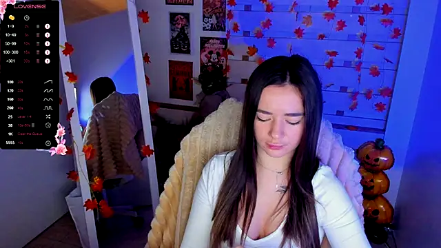 Snapshot of Bella_XO chatting on 10.19.25 Bella XO online show from 10.19.25