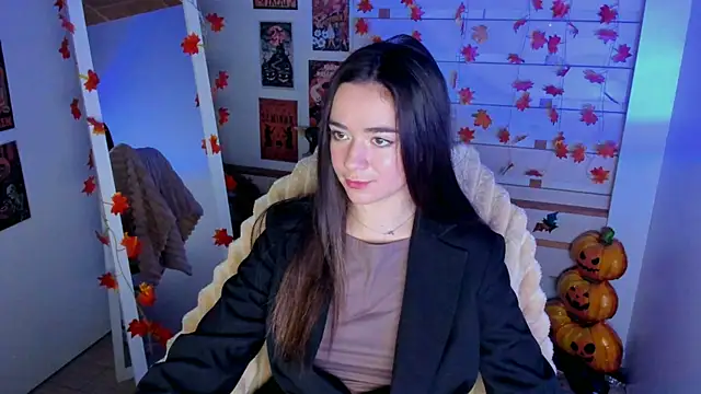 Snapshot of Bella_XO chatting on 10.24.25 Bella XO online show from 10.24.25