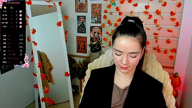 Snapshot of Bella_XO chatting on 10.25.25 Bella XO online show from 10.25.25