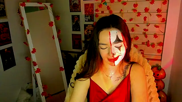 Snapshot of Bella_XO chatting on 10.31.25 Bella XO online show from 10.31.25